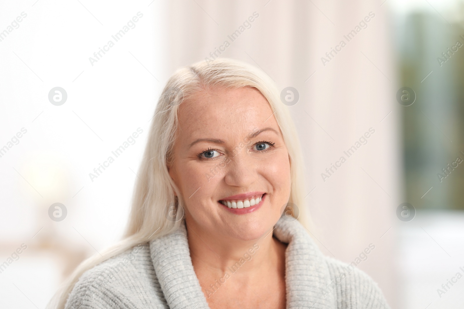 Photo of Portrait of beautiful older woman against blurred background