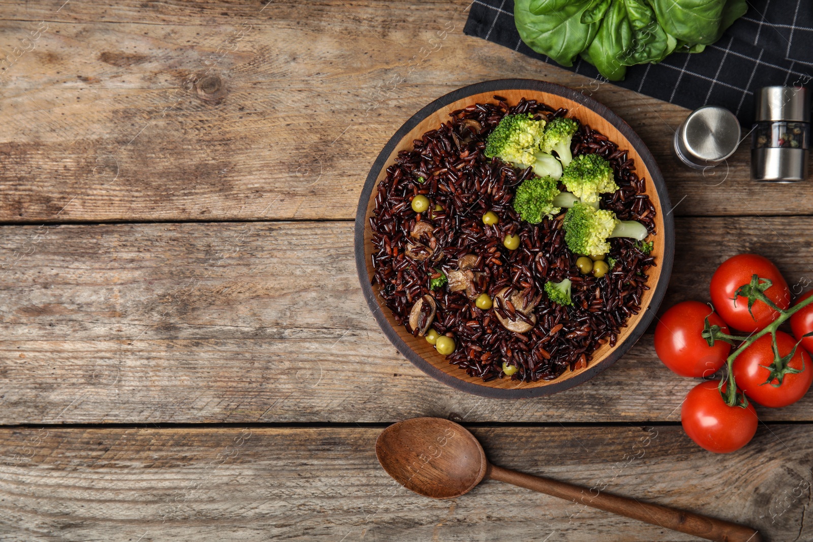 Photo of Flat lay composition with delicious cooked brown rice on table. Space for text