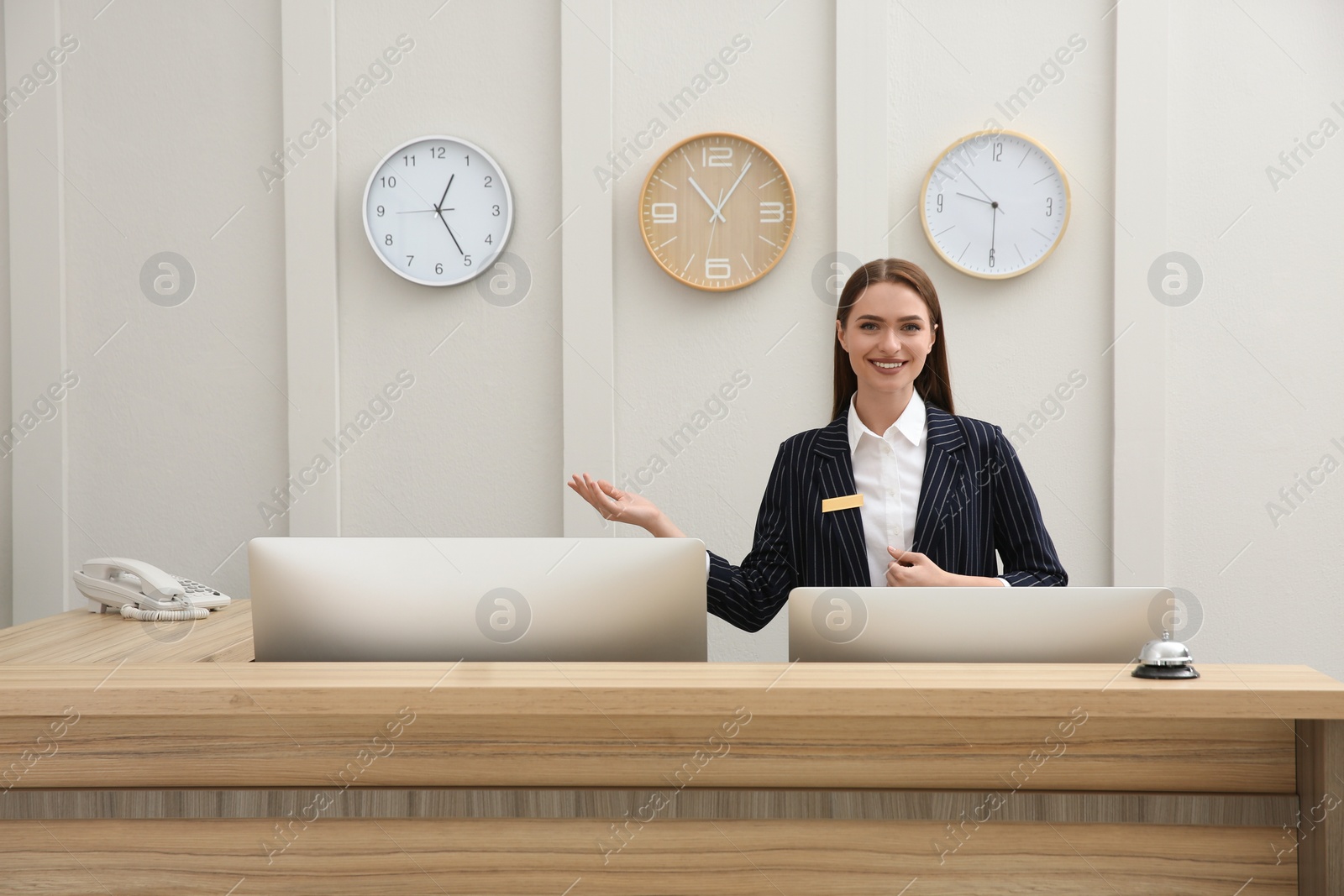 Photo of Portrait of beautiful receptionist at counter in hotel