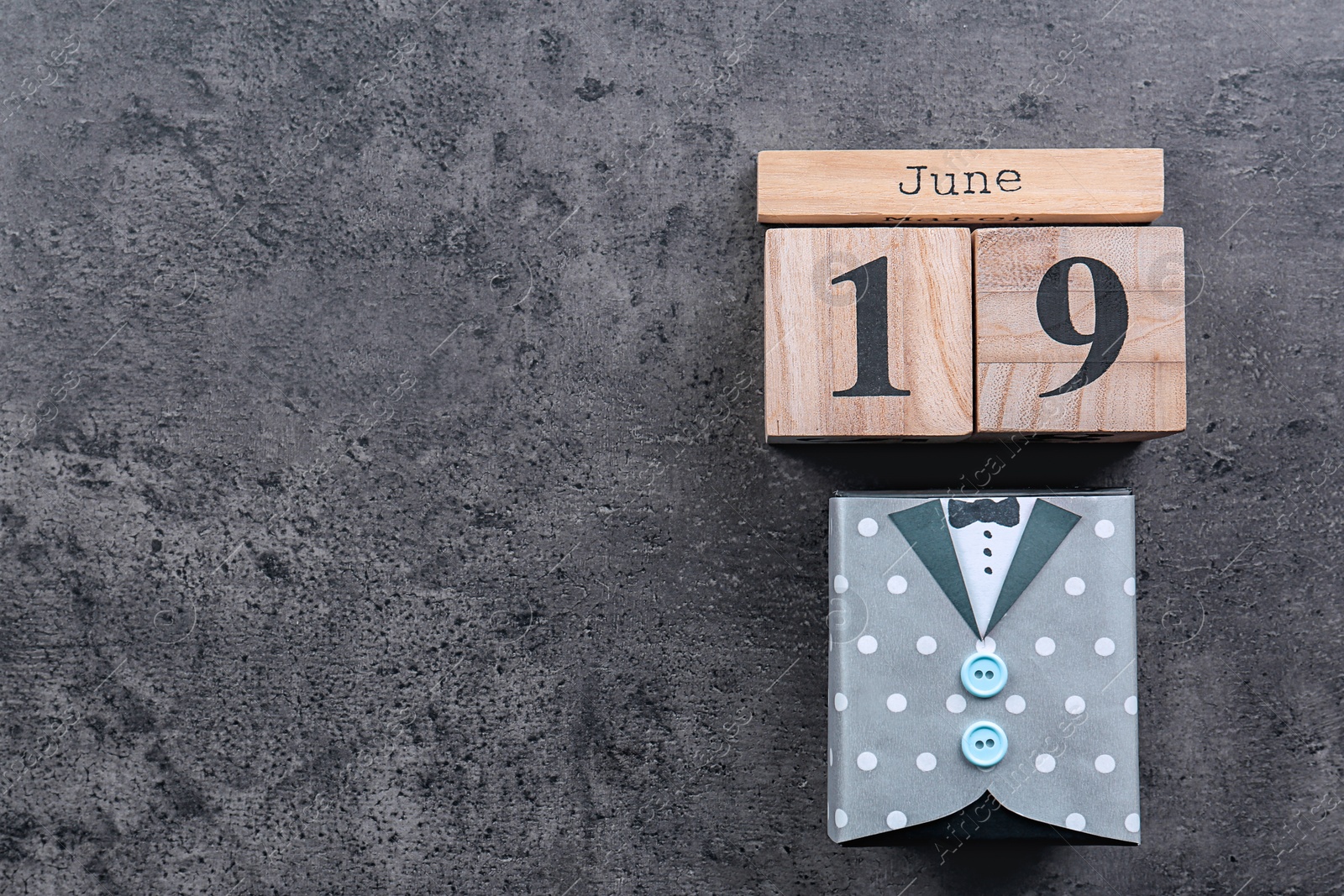 Photo of Calendar with date and gift box on grey background. Father's day celebration