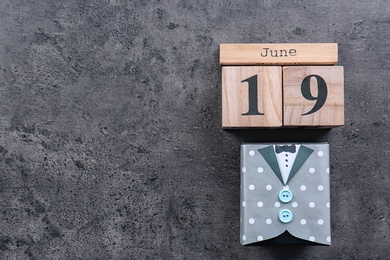 Calendar with date and gift box on grey background. Father's day celebration