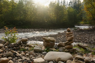 Photo of Picturesque view of beautiful river flowing near forest