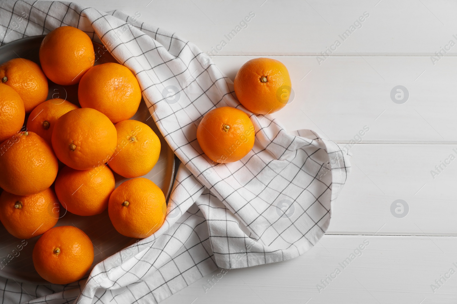 Photo of Many fresh ripe tangerines on white wooden table, flat lay. Space for text