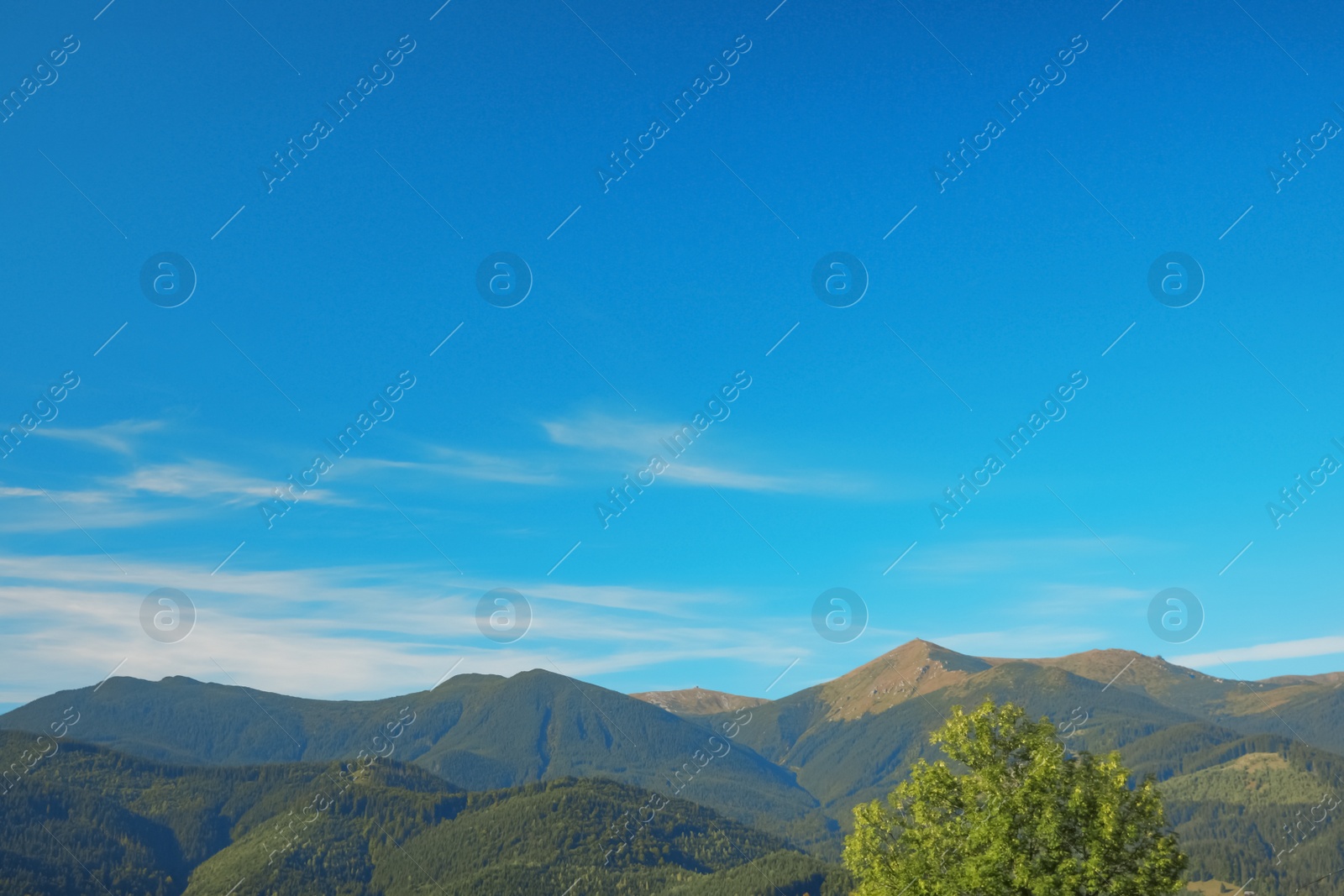 Photo of Picturesque view of sky with clouds over mountains