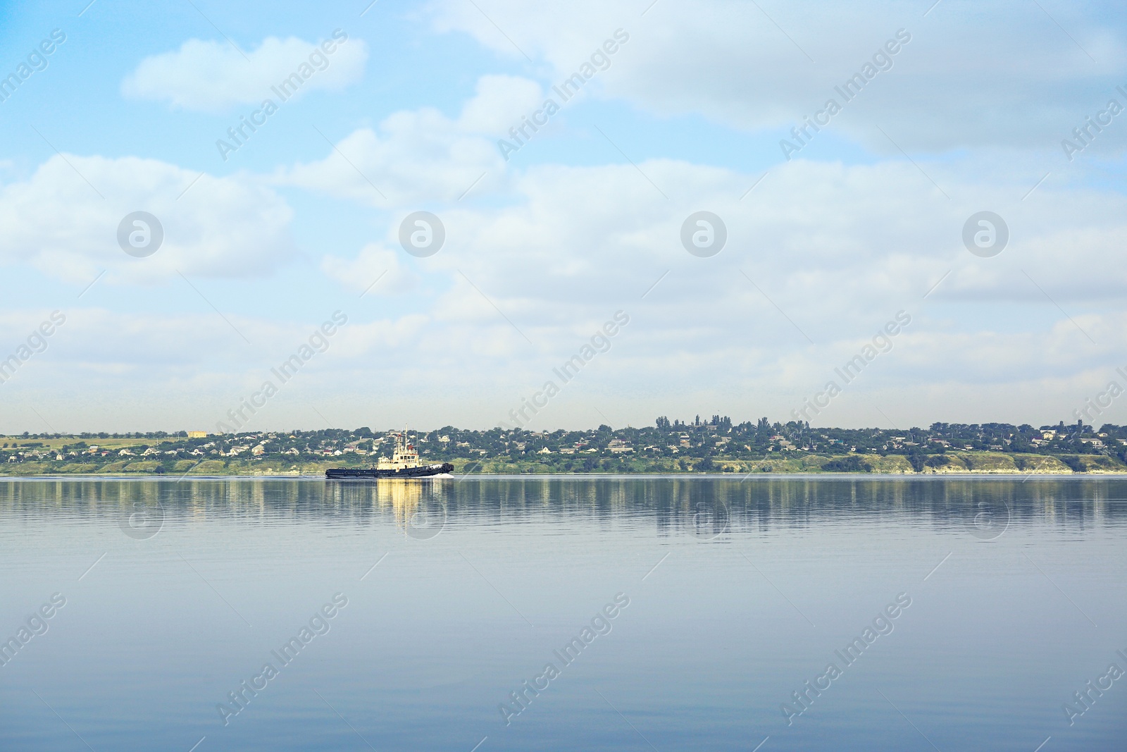 Photo of Beautiful view of river with boat on sunny day