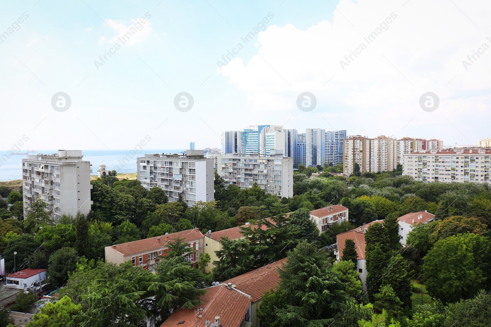 Photo of Picturesque view of city with beautiful buildings near sea