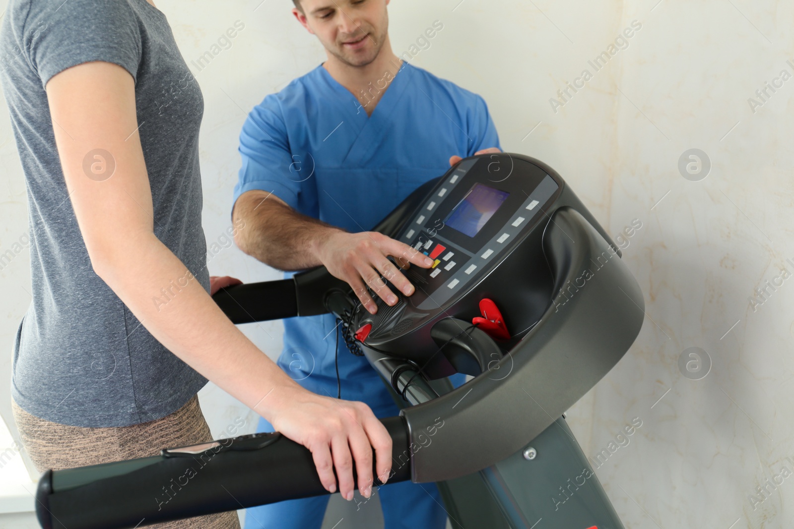 Photo of Patient exercising under physiotherapist supervision in rehabilitation center