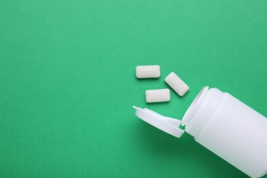 Photo of Jar with chewing gums on green background, flat lay. Space for text