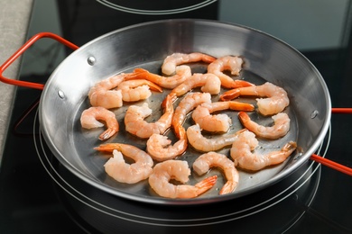 Photo of Frying pan with delicious shrimps, closeup