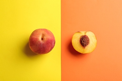 Photo of Whole and cut fresh ripe peaches on color background, flat lay