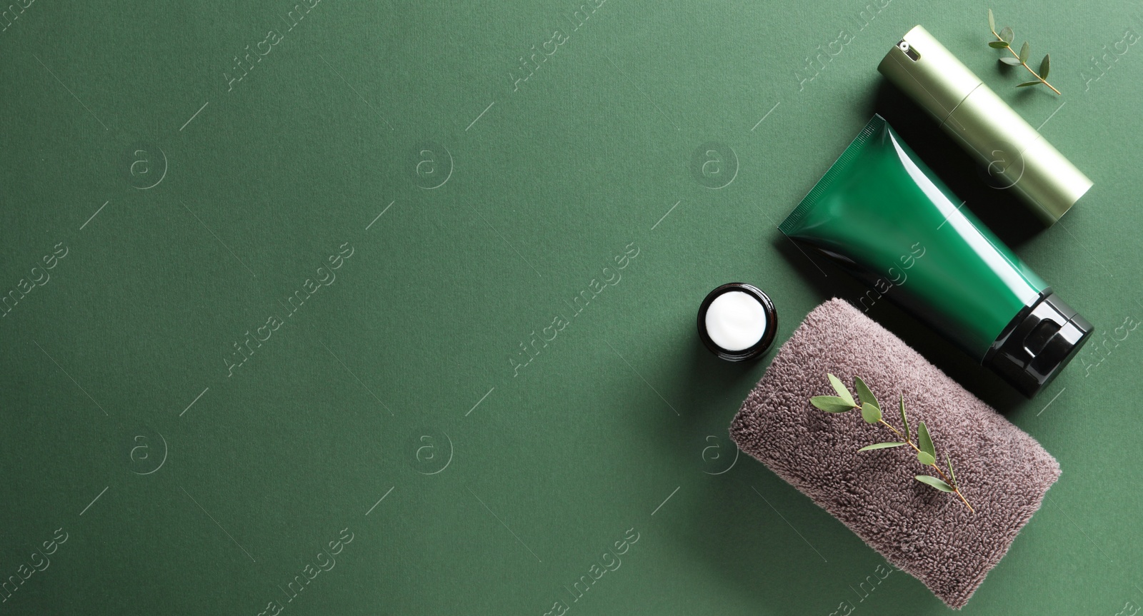 Photo of Facial cream and other men's cosmetic products on green background, flat lay. Space for text