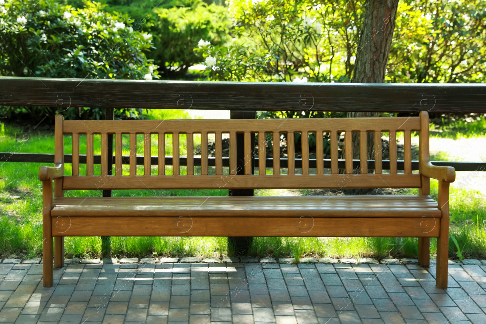 Photo of Beautiful view of wooden bench in park