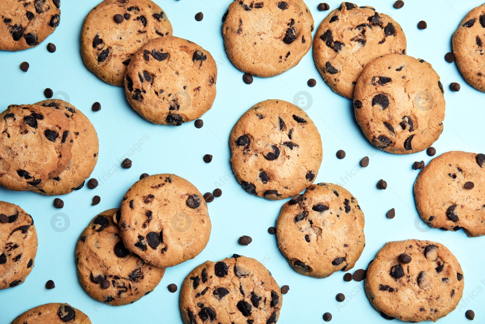 Photo of Delicious chocolate chip cookies on color background, flat lay