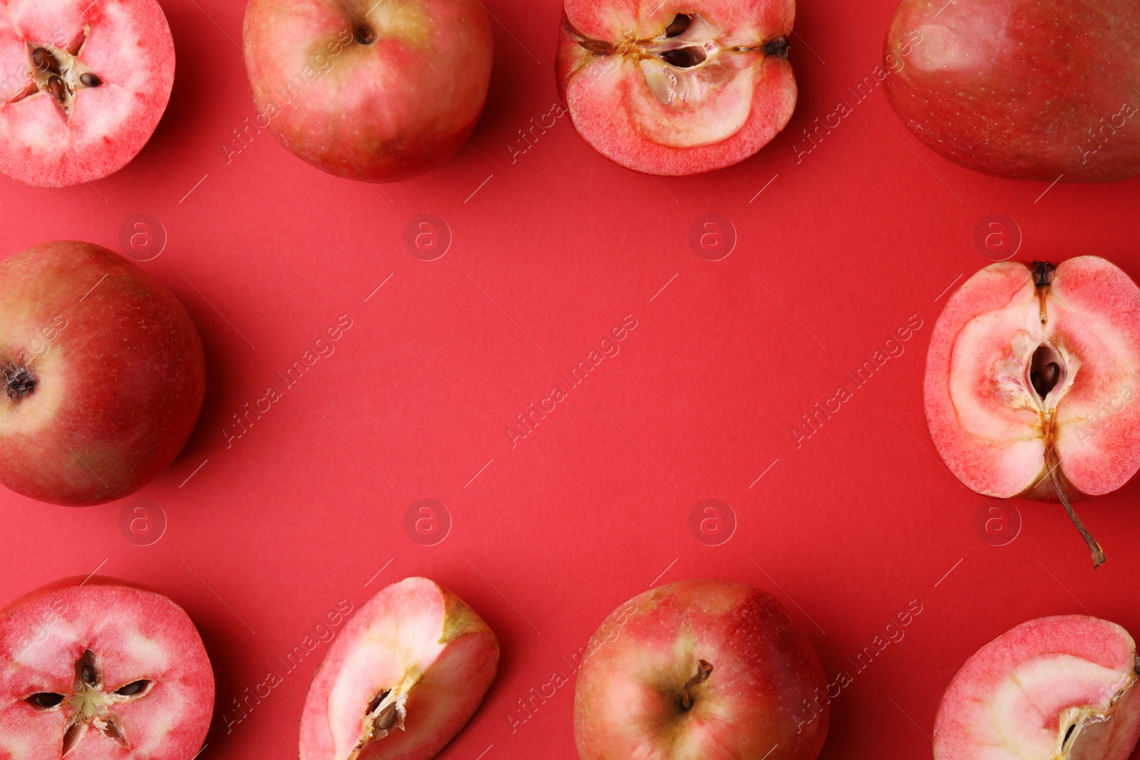 Photo of Frame made of tasty apples with red pulp on color background, flat lay. Space for text