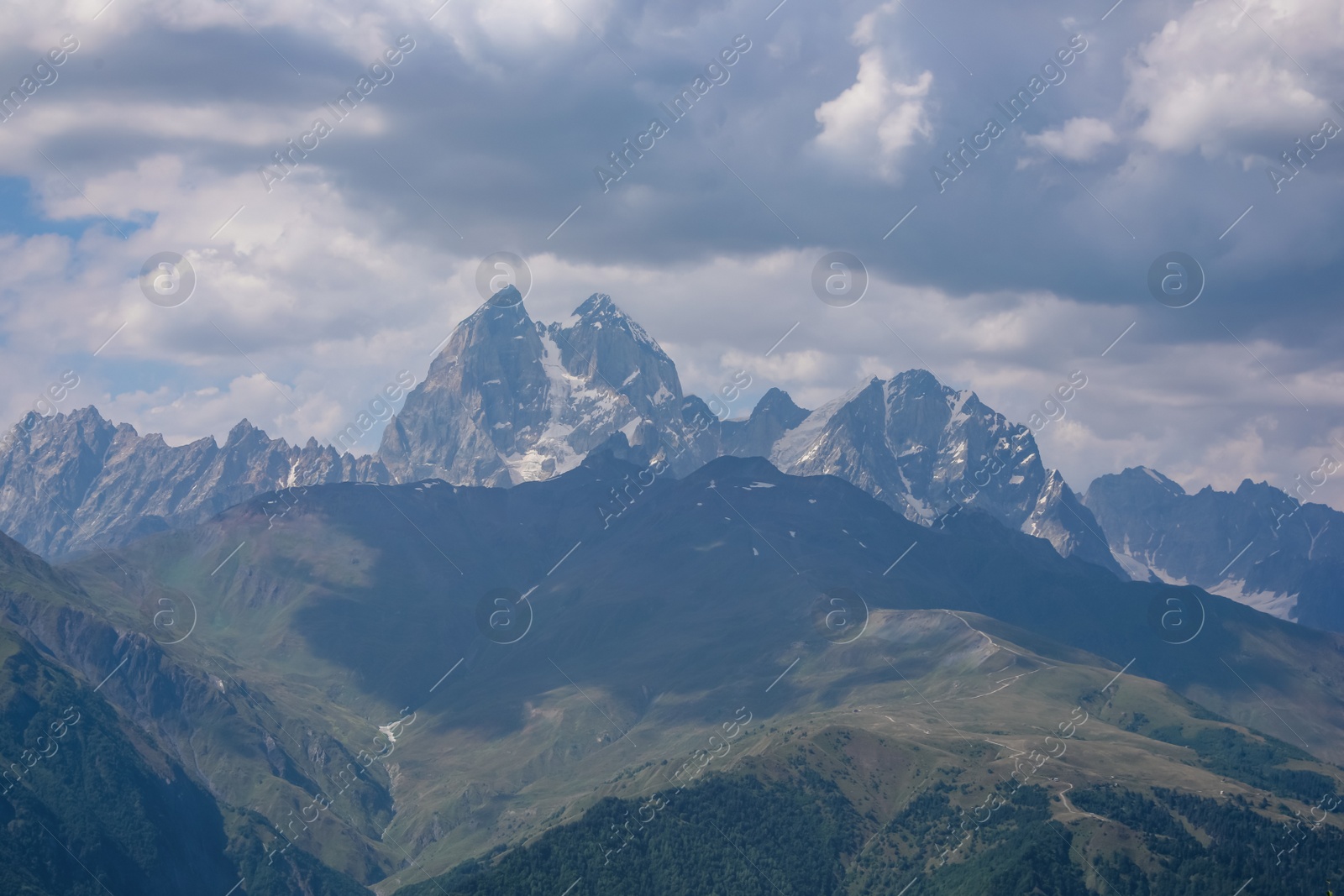 Photo of Picturesque view of beautiful mountain landscape under blue sky