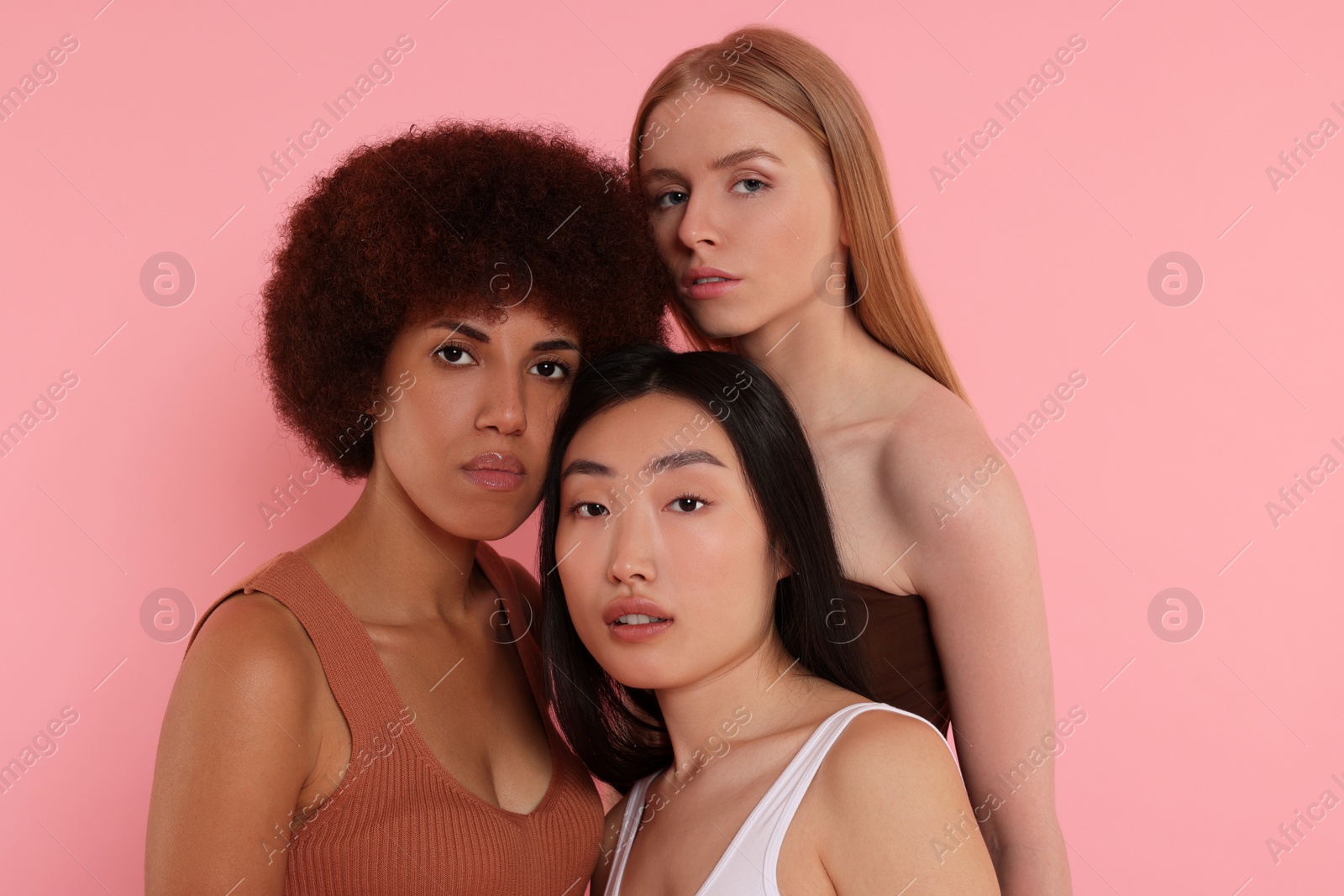 Photo of Portrait of beautiful young women on pink background