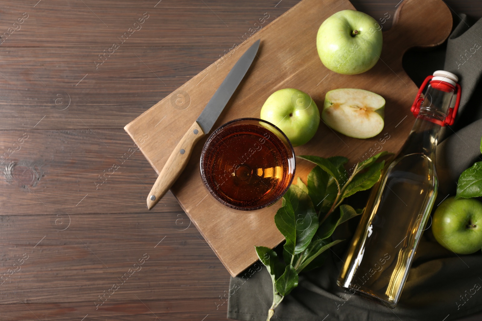 Photo of Flat lay composition with delicious apple cider on wooden table