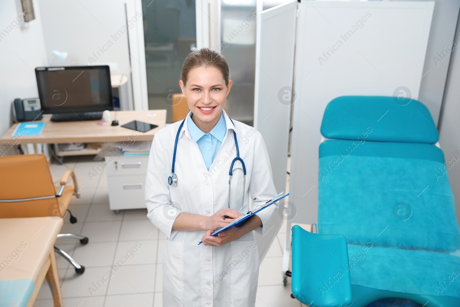 Photo of Portrait of young gynecologist with clipboard at workplace