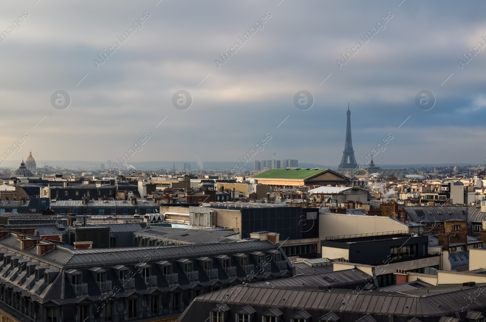 Photo of Paris, France - December 10, 2022: Panoramic view of city with Eiffel Tower on cloudy day