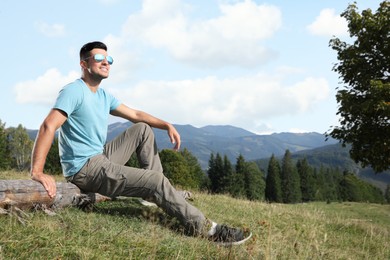 Photo of Man enjoying beautiful mountain landscape on sunny day