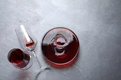 Photo of Glasses and decanter with red wine on color background, flat lay. Space for text