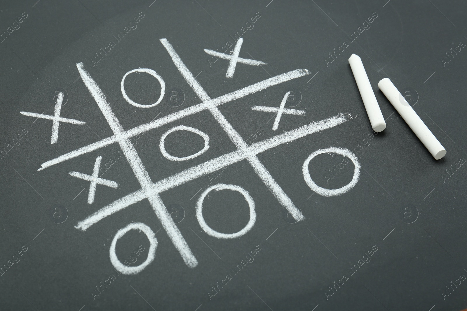 Photo of Tic tac toe game drawn on chalkboard