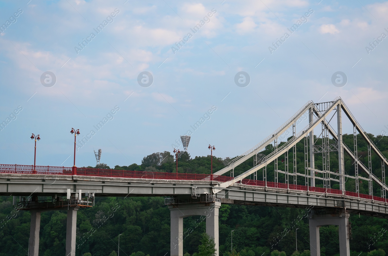 Photo of KYIV, UKRAINE - AUGUST 11, 2022: Beautiful cityscape with pedestrian Park bridge over Dnipro river