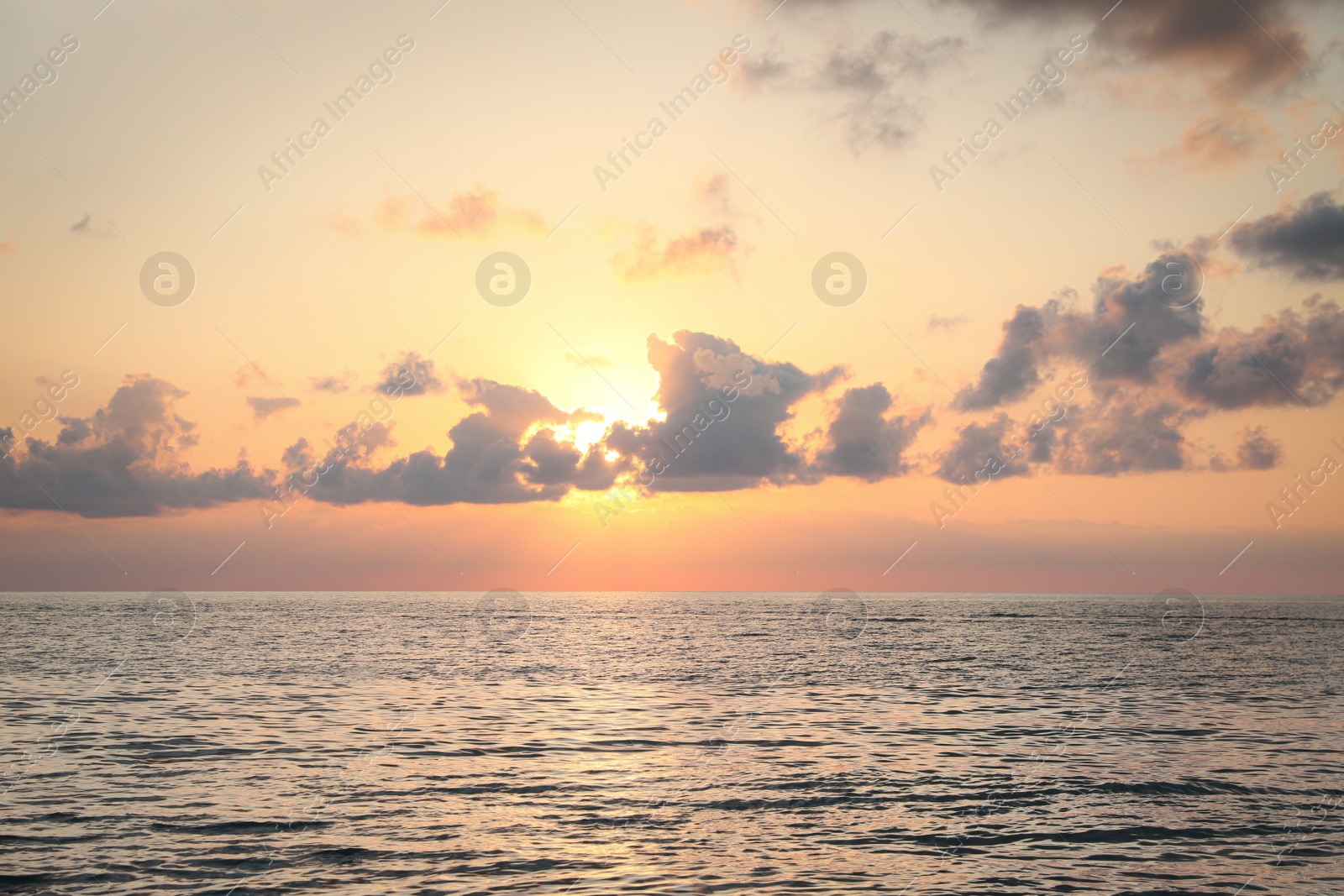 Photo of Picturesque view of beautiful sea at sunset