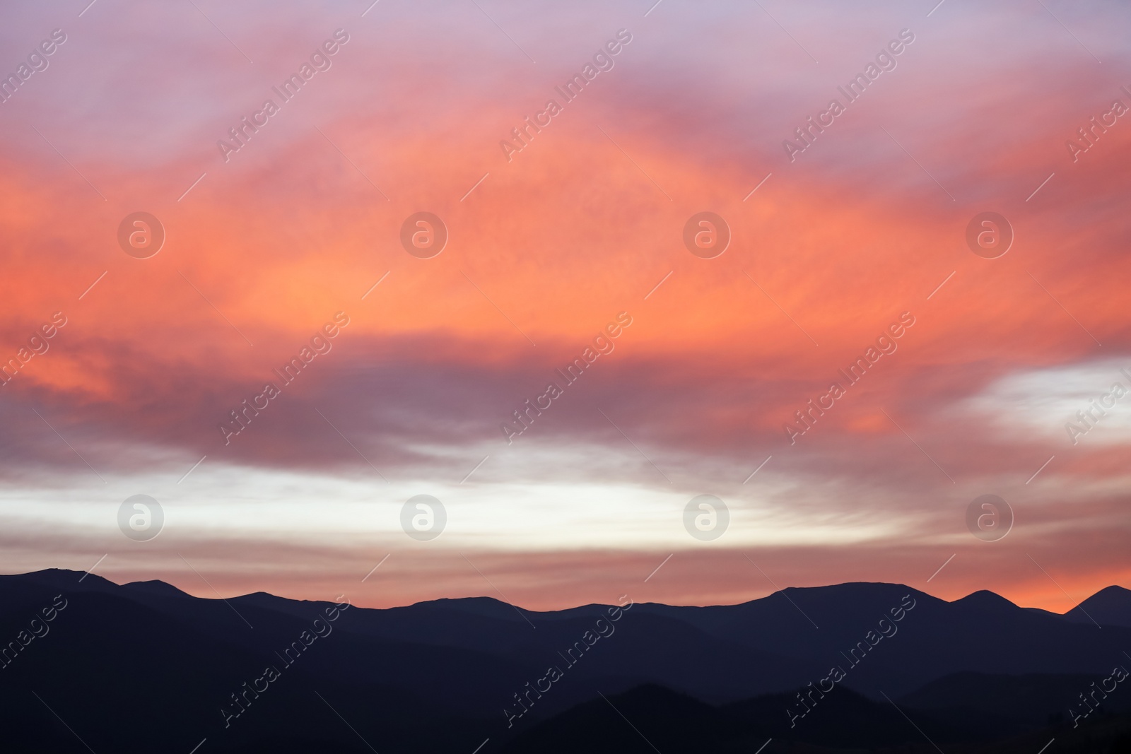 Photo of Picturesque view of beautiful cloudy sky over mountains