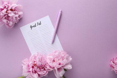 Guest list, pen and beautiful flowers on violet background, flat lay. Space for text