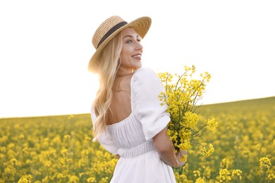 Photo of Portrait of happy young woman in field on spring day