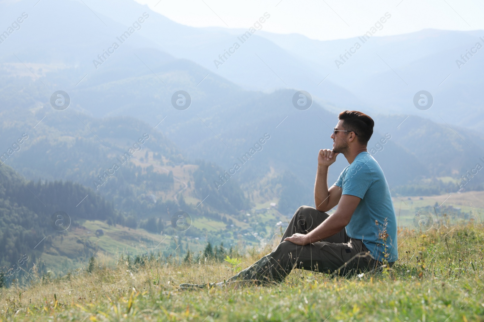 Photo of Man enjoying beautiful mountain landscape on sunny day