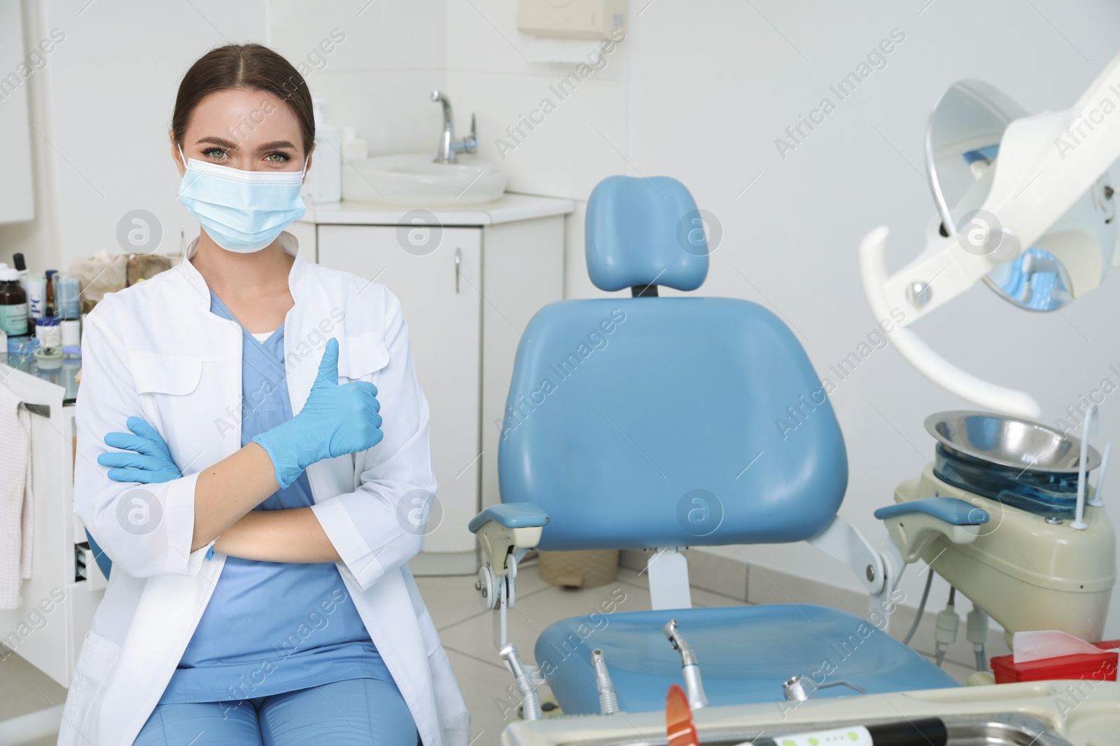 Photo of Portrait of professional dentist at workplace in clinic