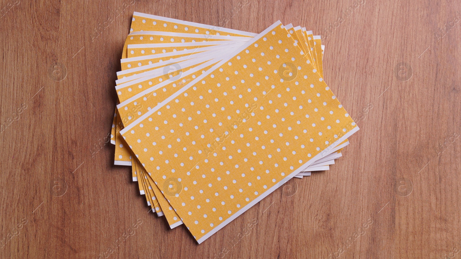 Photo of Pepper plasters on wooden table, flat lay