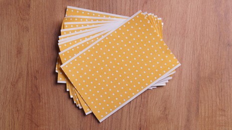 Photo of Pepper plasters on wooden table, flat lay