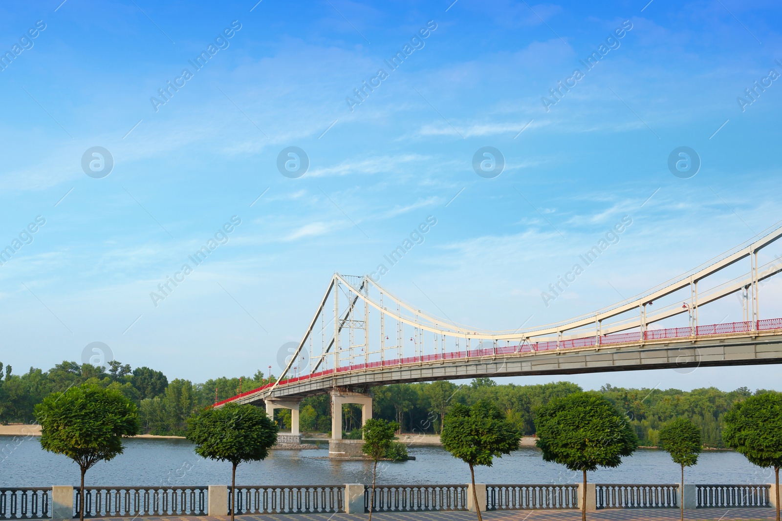 Photo of KYIV, UKRAINE - AUGUST 11, 2022: Beautiful cityscape with pedestrian Park bridge over Dnipro river