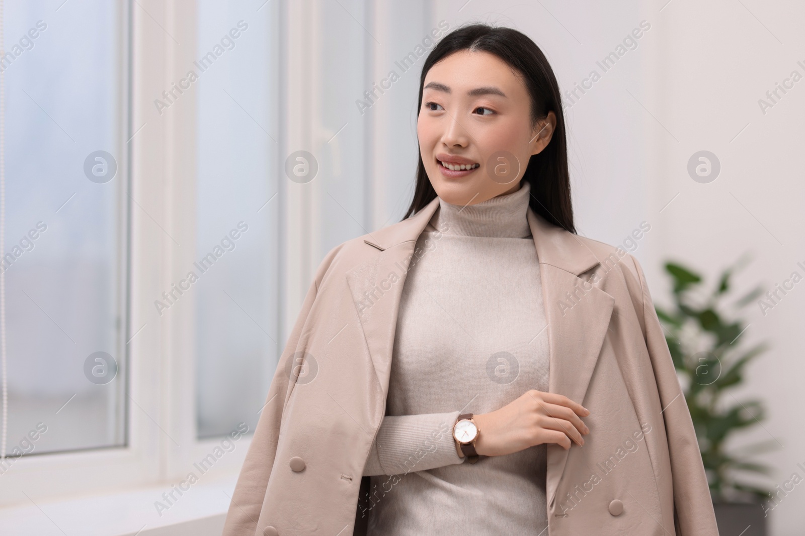 Photo of Portrait of smiling confident businesswoman in office