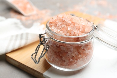 Photo of Pink himalayan salt on wooden board, closeup