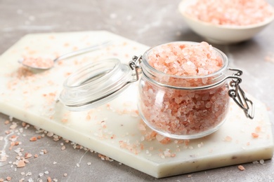 Photo of Pink himalayan salt in glass jar on table