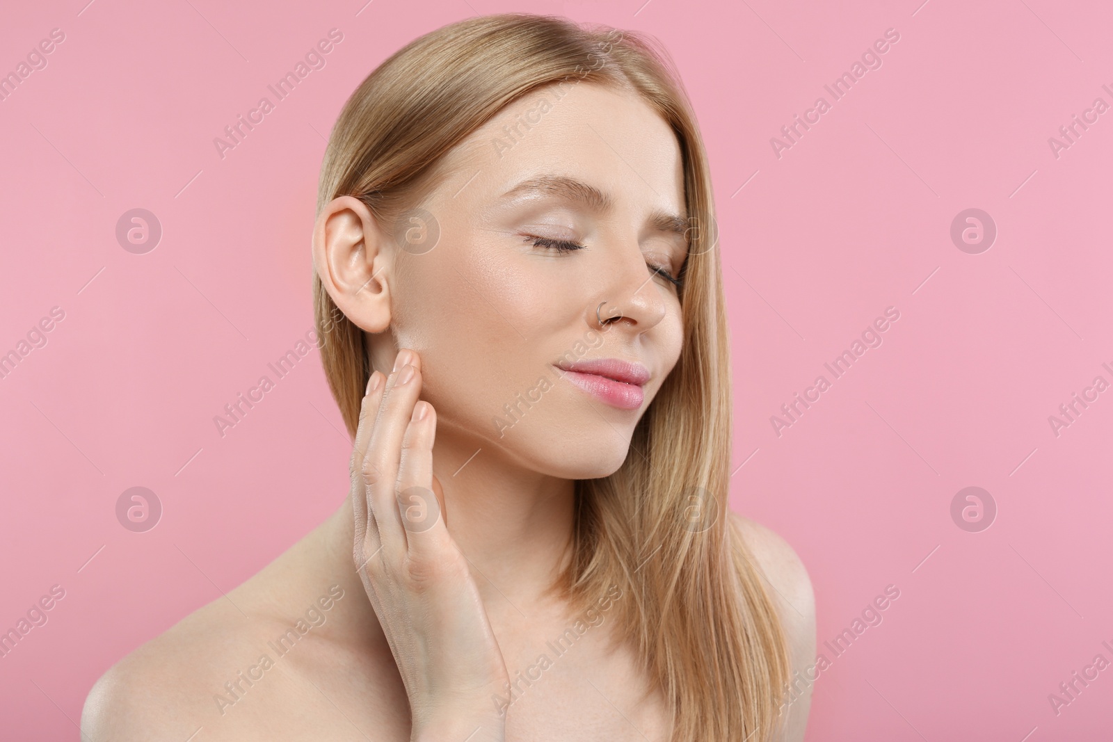 Photo of Portrait of beautiful young woman on pink background