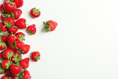 Flat lay composition with with tasty ripe strawberries on light background