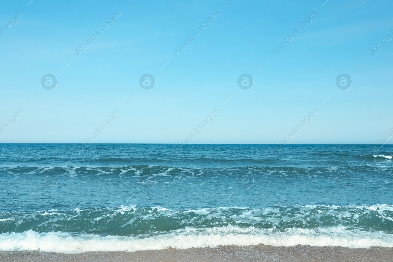 Photo of Picturesque view of beautiful sea and blue sky on sunny day