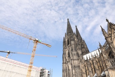 Photo of Cologne, Germany - August 28, 2022: Beautiful old gothic cathedral against blue sky