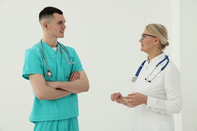Medical doctors in uniforms having discussion indoors