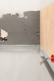 Adhesive mix for installing tile and socket holes on wall indoors
