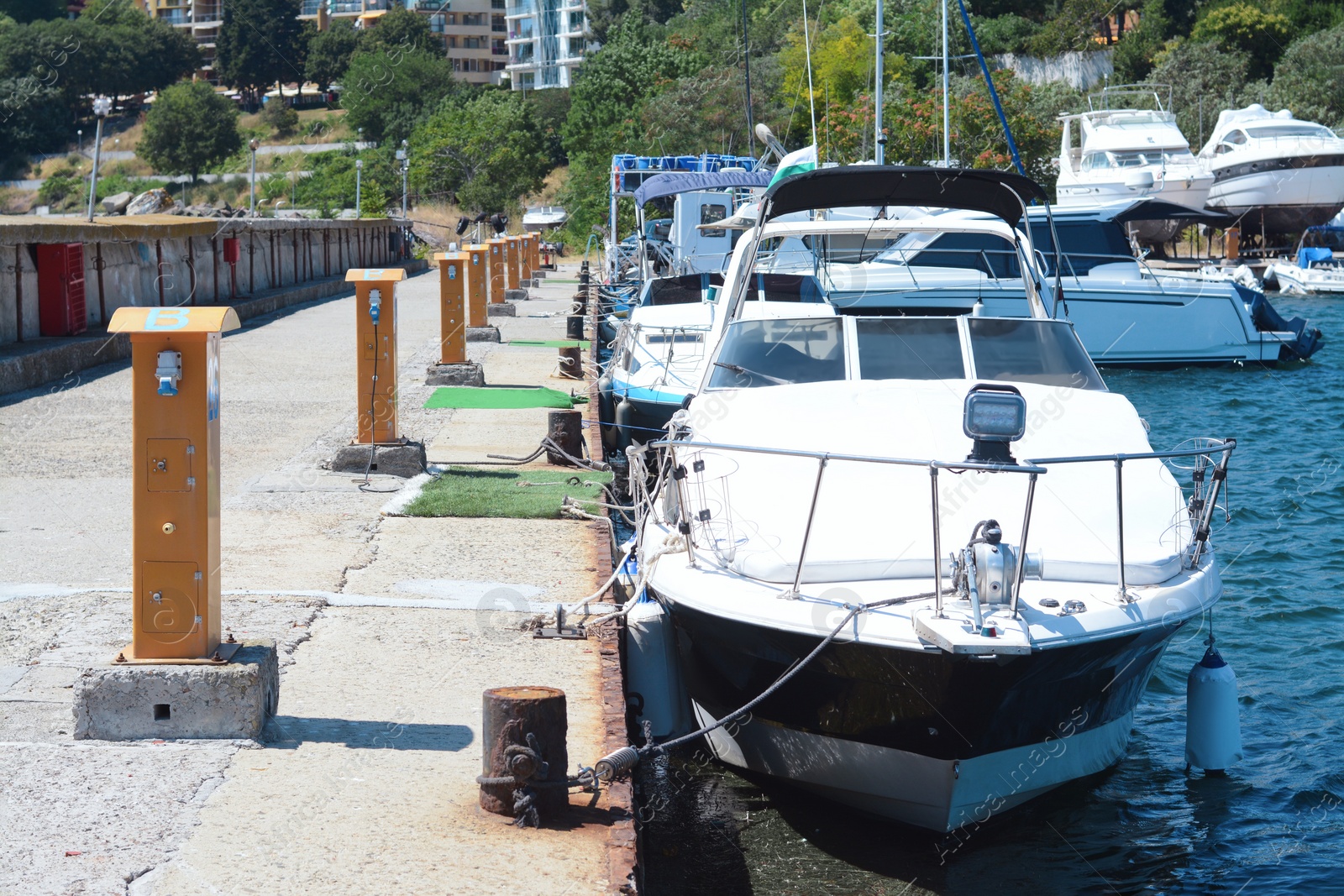 Photo of Beautiful view of city pier with moored boats