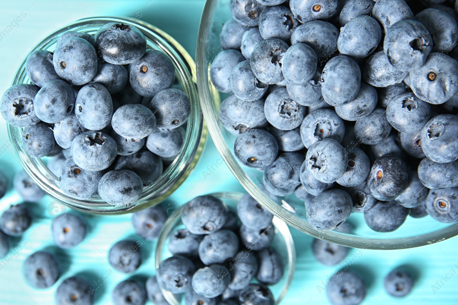 Photo of Flat lay composition with juicy blueberries on wooden table, closeup