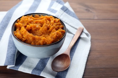 Bowl with tasty puree served on wooden table