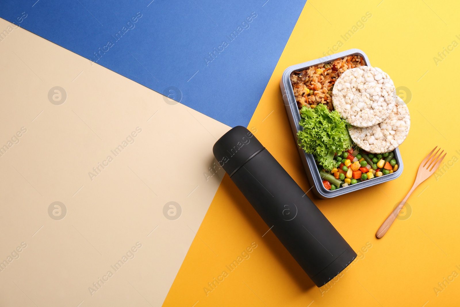 Photo of Thermos and lunch box with food on color background, flat lay. Space for text