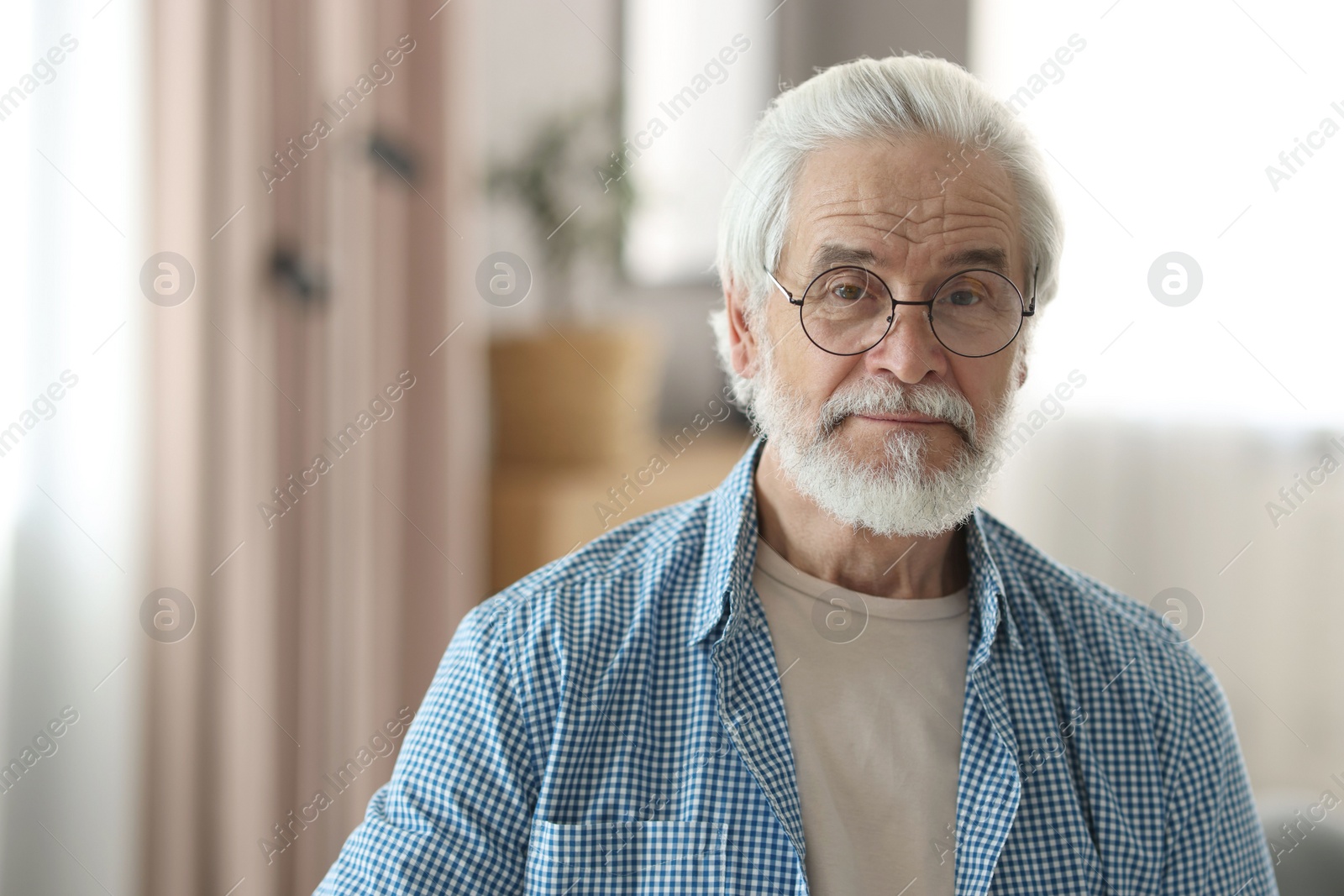 Photo of Portrait of happy grandpa with glasses indoors